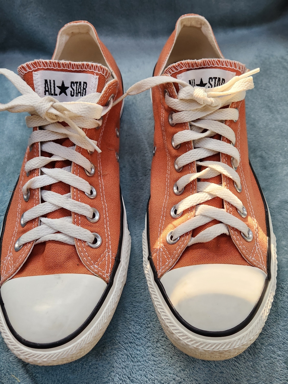 Converse Womens Low-Top Sneakers in Burnt Orange Canvas Size 12
